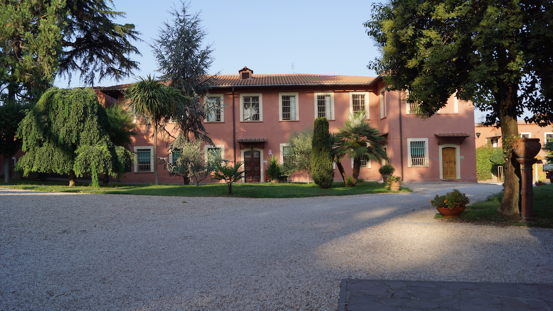 Il cortile d'ingresso