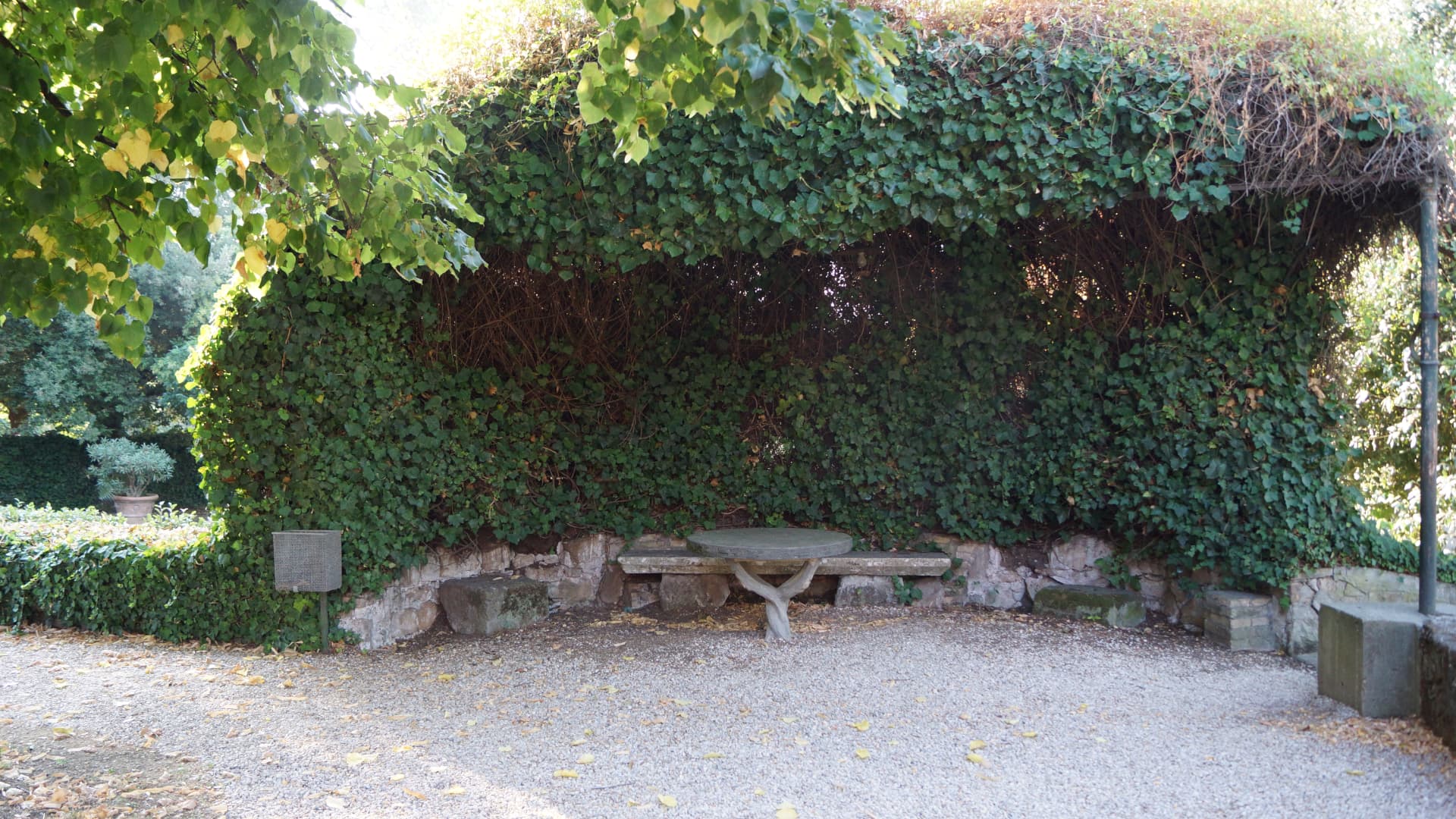 Angolo ombreggiato nel giardino