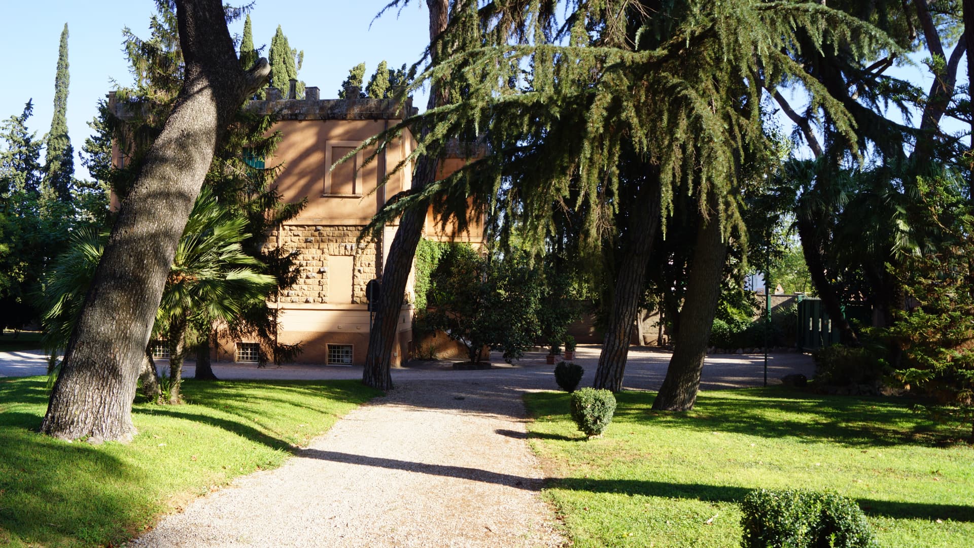 Il parco con i vialetti
